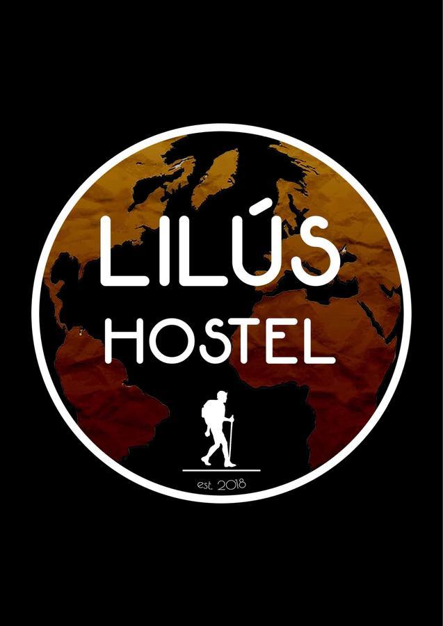 Lilus Hostel Batumi Esterno foto