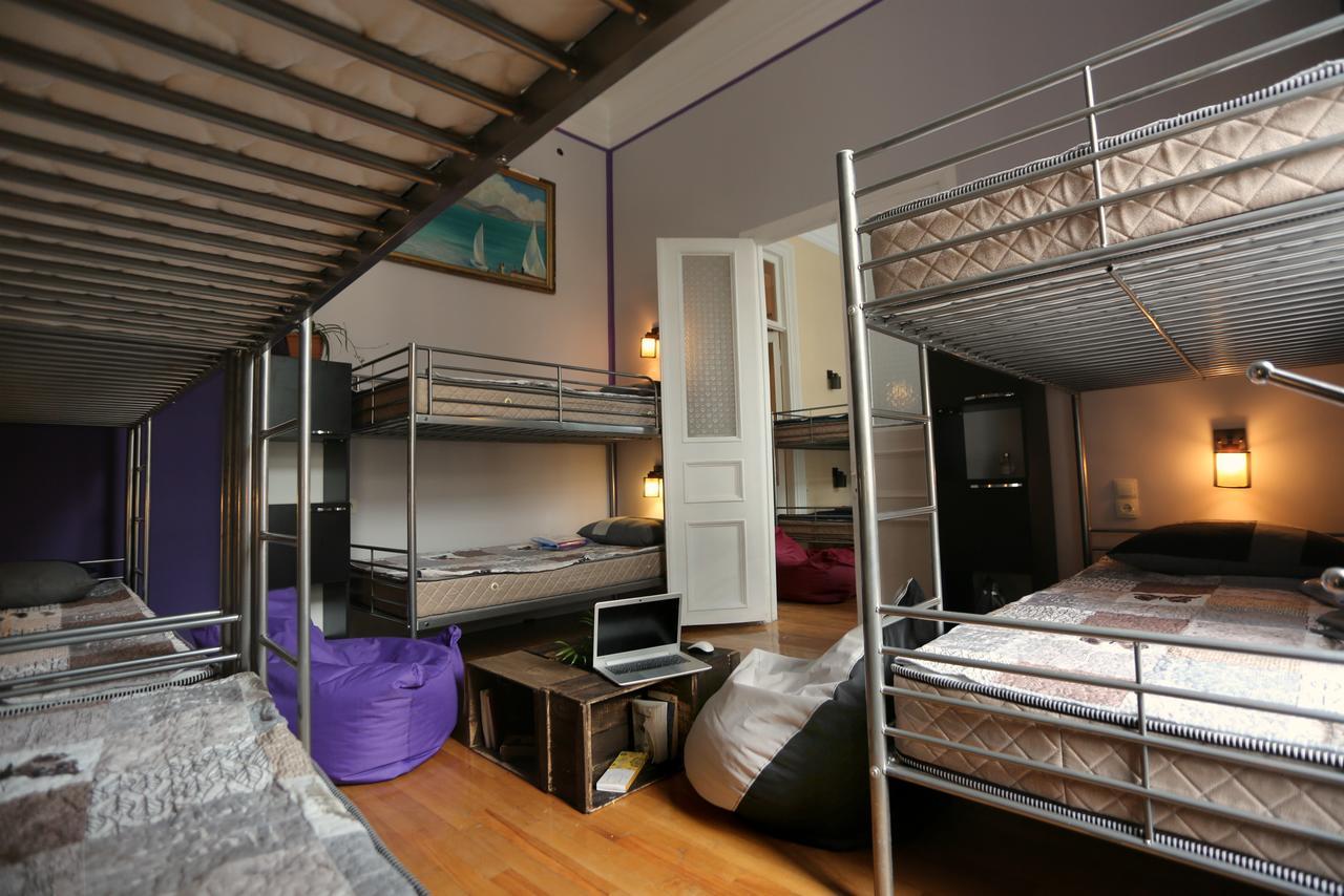 Lilus Hostel Batumi Esterno foto