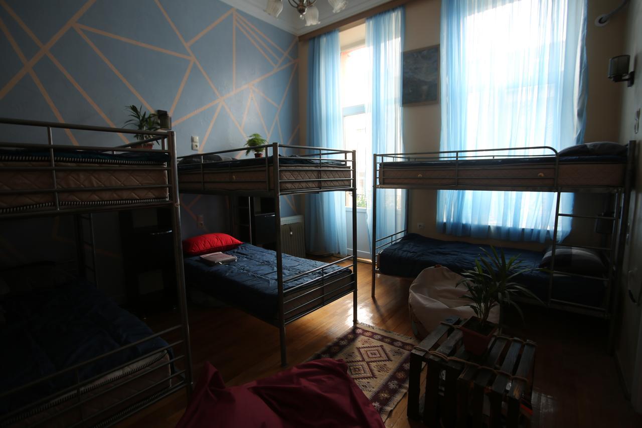 Lilus Hostel Batumi Esterno foto