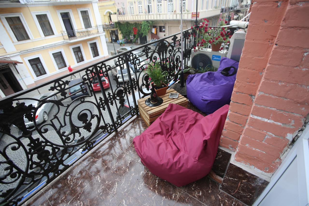 Lilus Hostel Batumi Esterno foto