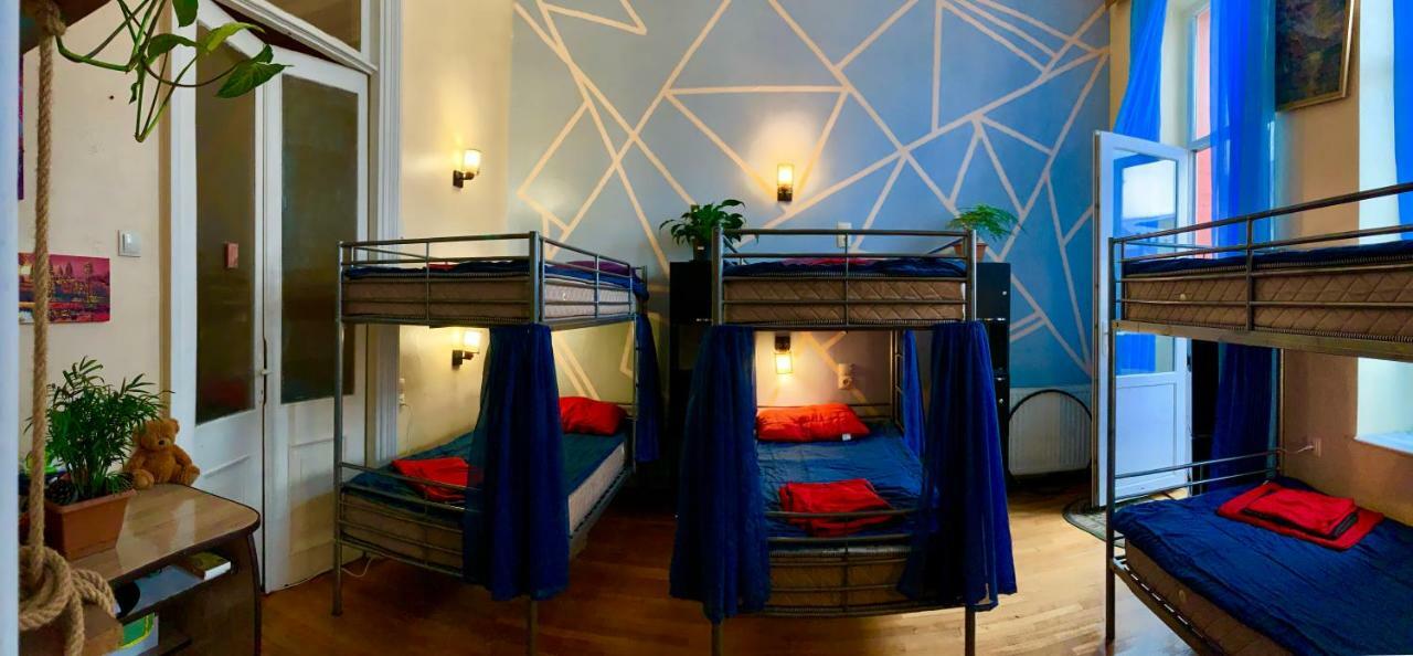 Lilus Hostel Batumi Esterno foto
